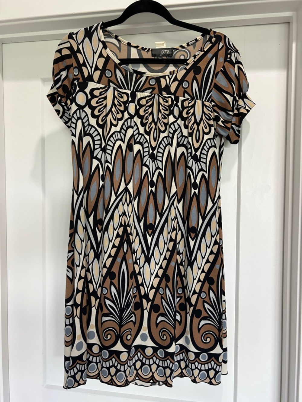 JTBC Printed Short-Sleeve Shift Dress in Brown & Black